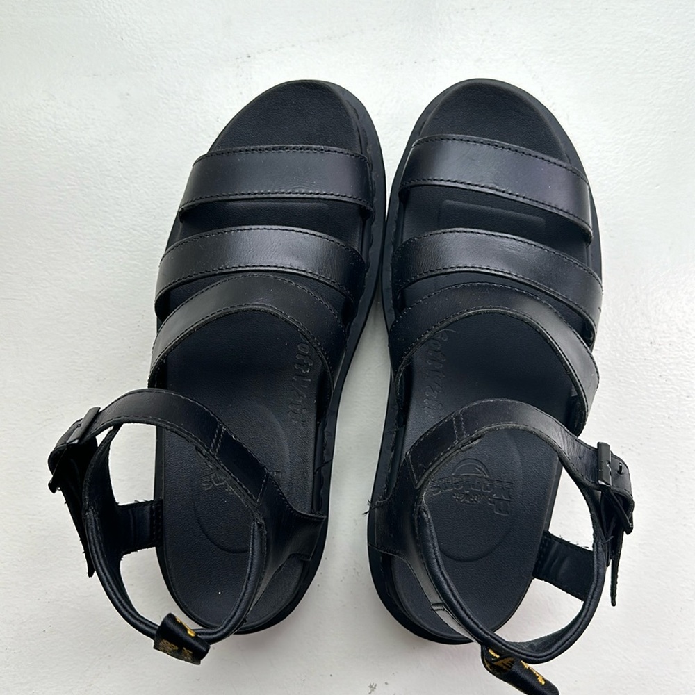 Doc Marten’s Claire. Like new. Black size 9